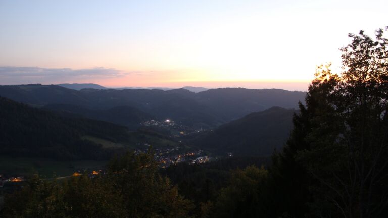 Dieses Bild zeigt eine Webcam-Aufnahme vom Achertal, aufgenommen am Montag, den 05.10.2026 um 19:30 Uhr. Die Temperatur betrug 17.6°C.