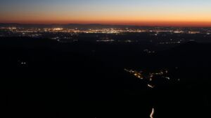 Dieses Bild zeigt eine Webcam-Aufnahme vom Achertal, aufgenommen am Donnerstag, den 23.04.2026 um 21:40 Uhr. Die Temperatur betrug 9.8°C.