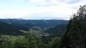 Dieses Bild zeigt eine Webcam-Aufnahme vom Achertal, aufgenommen am Mittwoch, den 10.06.2026 um 20:10 Uhr. Die Temperatur betrug 10.4°C.