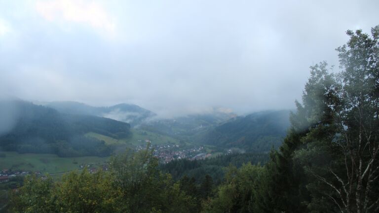 Dieses Bild zeigt eine Webcam-Aufnahme vom Achertal, aufgenommen am Mittwoch, den 14.10.2026 um 08:10 Uhr. Die Temperatur betrug 10.8°C.