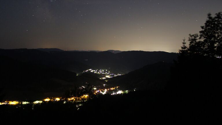 Dieses Bild zeigt eine Webcam-Aufnahme vom Achertal, aufgenommen am Montag, den 22.06.2026 um 03:10 Uhr. Die Temperatur betrug 25°C.
