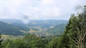 Dieses Bild zeigt eine Webcam-Aufnahme vom Achertal, aufgenommen am Montag, den 27.07.2026 um 11:10 Uhr. Die Temperatur betrug 16°C.