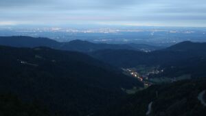 Dieses Bild zeigt eine Webcam-Aufnahme vom Achertal, aufgenommen am Sonntag, den 14.09.2025 um 20:10 Uhr. Die Temperatur betrug 12°C.