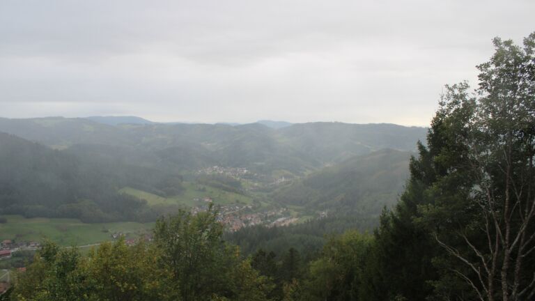 Dieses Bild zeigt eine Webcam-Aufnahme vom Achertal, aufgenommen am Dienstag, den 13.10.2026 um 16:50 Uhr. Die Temperatur betrug 12.9°C.