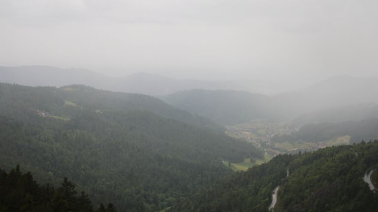 Dieses Bild zeigt eine Webcam-Aufnahme vom Achertal, aufgenommen am Mittwoch, den 28.05.2025 um 09:10 Uhr. Die Temperatur betrug 9.3°C.