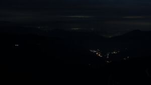 Dieses Bild zeigt eine Webcam-Aufnahme vom Achertal, aufgenommen am Donnerstag, den 04.12.2025 um 06:00 Uhr. Die Temperatur betrug 1.4°C.