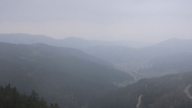 Dieses Bild zeigt eine Webcam-Aufnahme vom Achertal, aufgenommen am Dienstag, den 14.04.2026 um 16:00 Uhr. Die Temperatur betrug 4.9°C.