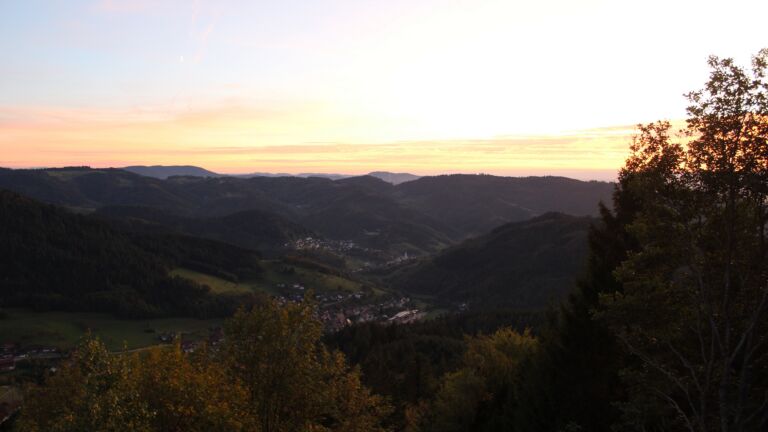 Dieses Bild zeigt eine Webcam-Aufnahme vom Achertal, aufgenommen am Donnerstag, den 15.10.2026 um 18:50 Uhr. Die Temperatur betrug 16.1°C.