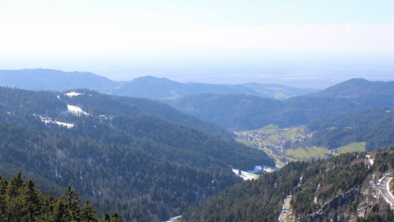 Dieses Bild zeigt eine Webcam-Aufnahme vom Achertal, aufgenommen am Donnerstag, den 02.04.2026 um 16:20 Uhr. Die Temperatur betrug 6.8°C.