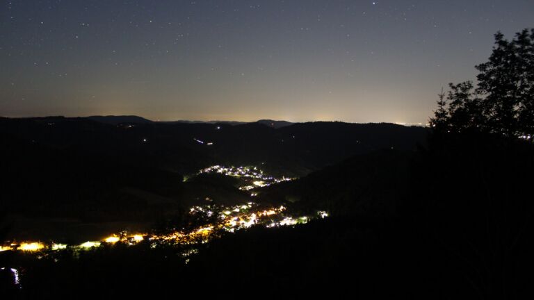 Dieses Bild zeigt eine Webcam-Aufnahme vom Achertal, aufgenommen am Freitag, den 03.07.2026 um 23:40 Uhr. Die Temperatur betrug 17.8°C.