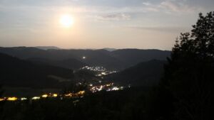 Dieses Bild zeigt eine Webcam-Aufnahme vom Achertal, aufgenommen am Sonntag, den 28.06.2026 um 02:00 Uhr. Die Temperatur betrug 28.5°C.