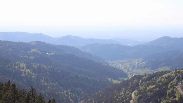 Dieses Bild zeigt eine Webcam-Aufnahme vom Achertal, aufgenommen am Mittwoch, den 30.04.2025 um 17:50 Uhr. Die Temperatur betrug 19°C.