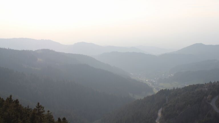 Dieses Bild zeigt eine Webcam-Aufnahme vom Achertal, aufgenommen am Dienstag, den 24.03.2026 um 18:00 Uhr. Die Temperatur betrug 8.8°C.