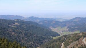 Dieses Bild zeigt eine Webcam-Aufnahme vom Achertal, aufgenommen am Donnerstag, den 09.04.2026 um 13:00 Uhr. Die Temperatur betrug 14.9°C.