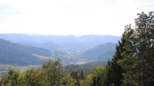 Dieses Bild zeigt eine Webcam-Aufnahme vom Achertal, aufgenommen am Mittwoch, den 30.09.2026 um 15:20 Uhr. Die Temperatur betrug 28.9°C.