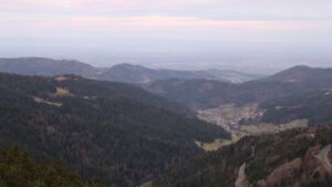 Dieses Bild zeigt eine Webcam-Aufnahme vom Achertal, aufgenommen am Freitag, den 19.12.2025 um 08:10 Uhr. Die Temperatur betrug 6.8°C.