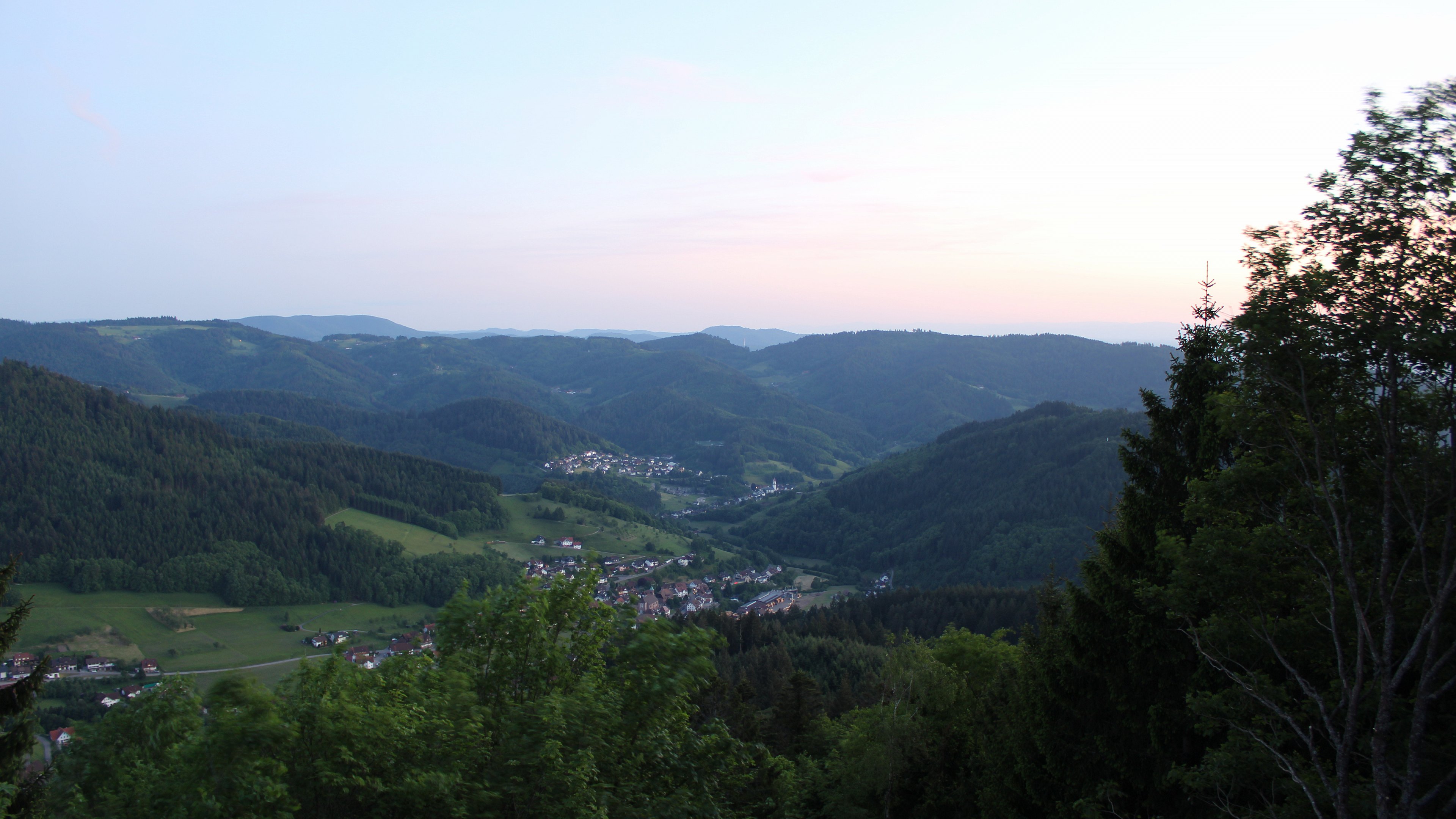 Dieses Bild zeigt eine Webcam-Aufnahme vom Achertal, aufgenommen am Donnerstag, den 21.05.2026 um 21:30 Uhr. Die Temperatur betrug 16.6°C.