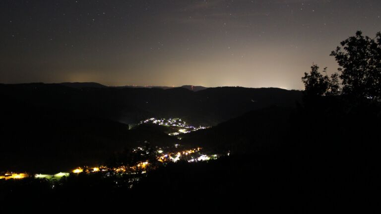 Dieses Bild zeigt eine Webcam-Aufnahme vom Achertal, aufgenommen am Dienstag, den 08.09.2026 um 01:00 Uhr. Die Temperatur betrug 22.1°C.