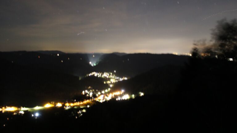 Dieses Bild zeigt eine Webcam-Aufnahme vom Achertal, aufgenommen am Freitag, den 02.10.2026 um 22:30 Uhr. Die Temperatur betrug 14.3°C.