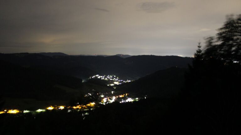 Dieses Bild zeigt eine Webcam-Aufnahme vom Achertal, aufgenommen am Freitag, den 17.07.2026 um 03:20 Uhr. Die Temperatur betrug 19.8°C.
