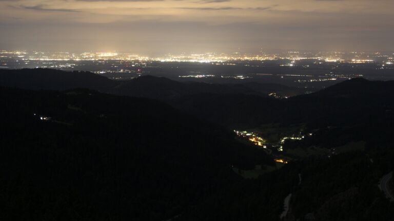 Dieses Bild zeigt eine Webcam-Aufnahme vom Achertal, aufgenommen am Samstag, den 13.09.2025 um 05:40 Uhr. Die Temperatur betrug 9.8°C.
