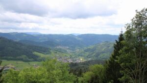 Dieses Bild zeigt eine Webcam-Aufnahme vom Achertal, aufgenommen am Samstag, den 16.05.2026 um 13:40 Uhr. Die Temperatur betrug 7.7°C.