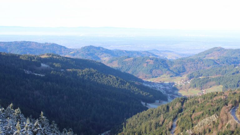 Dieses Bild zeigt eine Webcam-Aufnahme vom Achertal, aufgenommen am Montag, den 01.12.2025 um 10:40 Uhr. Die Temperatur betrug 5.4°C.