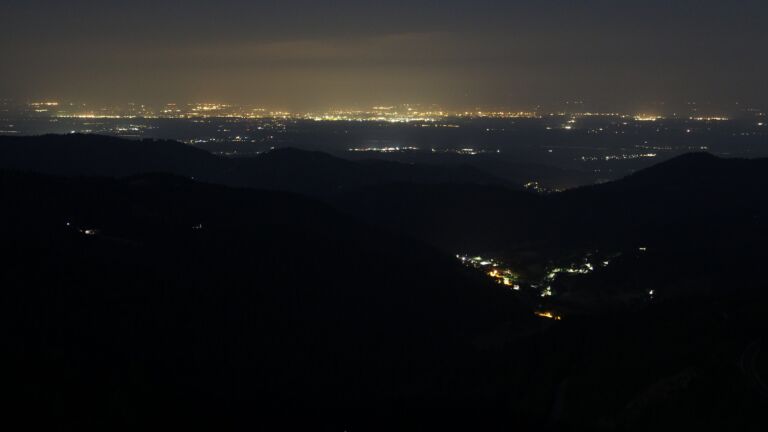 Dieses Bild zeigt eine Webcam-Aufnahme vom Achertal, aufgenommen am Donnerstag, den 19.06.2025 um 03:20 Uhr. Die Temperatur betrug 17.1°C.