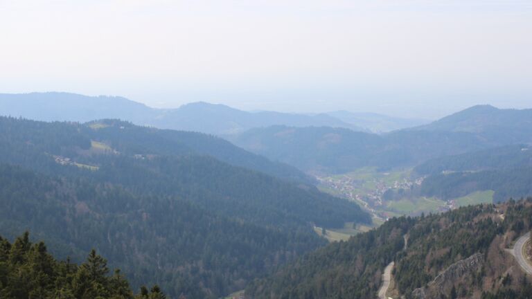 Dieses Bild zeigt eine Webcam-Aufnahme vom Achertal, aufgenommen am Dienstag, den 24.03.2026 um 14:10 Uhr. Die Temperatur betrug 9.1°C.