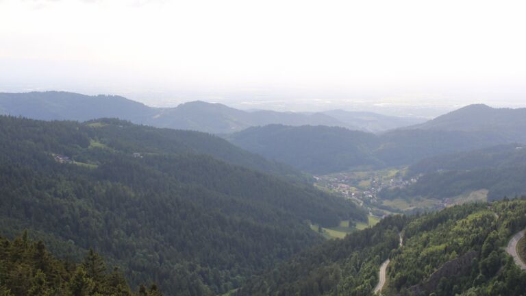 Dieses Bild zeigt eine Webcam-Aufnahme vom Achertal, aufgenommen am Montag, den 26.05.2025 um 19:00 Uhr. Die Temperatur betrug 10.1°C.