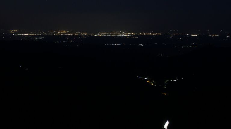 Dieses Bild zeigt eine Webcam-Aufnahme vom Achertal, aufgenommen am Samstag, den 10.05.2025 um 04:30 Uhr. Die Temperatur betrug 4.4°C.
