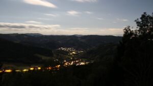 Dieses Bild zeigt eine Webcam-Aufnahme vom Achertal, aufgenommen am Samstag, den 29.08.2026 um 03:30 Uhr. Die Temperatur betrug 14.3°C.