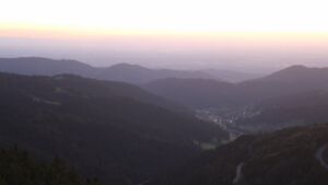 Dieses Bild zeigt eine Webcam-Aufnahme vom Achertal, aufgenommen am Montag, den 25.08.2025 um 20:50 Uhr. Die Temperatur betrug 16.3°C.