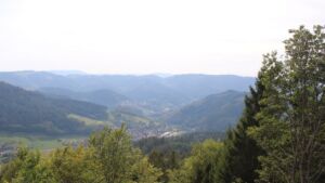 Dieses Bild zeigt eine Webcam-Aufnahme vom Achertal, aufgenommen am Montag, den 28.09.2026 um 15:50 Uhr. Die Temperatur betrug 30.8°C.