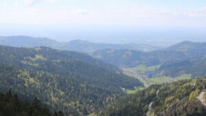 Dieses Bild zeigt eine Webcam-Aufnahme vom Achertal, aufgenommen am Sonntag, den 19.04.2026 um 15:10 Uhr. Die Temperatur betrug 7.5°C.