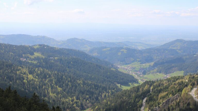 Dieses Bild zeigt eine Webcam-Aufnahme vom Achertal, aufgenommen am Sonntag, den 19.04.2026 um 15:10 Uhr. Die Temperatur betrug 7.5°C.