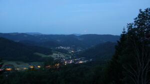 Dieses Bild zeigt eine Webcam-Aufnahme vom Achertal, aufgenommen am Sonntag, den 31.05.2026 um 04:40 Uhr. Die Temperatur betrug 21.4°C.