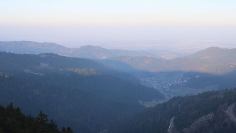 Dieses Bild zeigt eine Webcam-Aufnahme vom Achertal, aufgenommen am Mittwoch, den 04.03.2026 um 07:50 Uhr. Die Temperatur betrug 3.8°C.