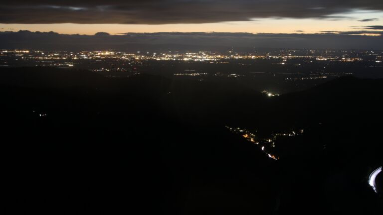 Dieses Bild zeigt eine Webcam-Aufnahme vom Achertal, aufgenommen am Donnerstag, den 11.09.2025 um 20:50 Uhr. Die Temperatur betrug 9.9°C.