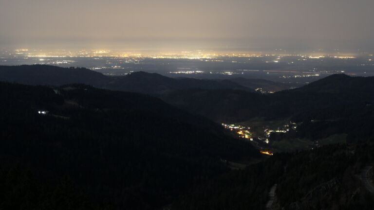 Dieses Bild zeigt eine Webcam-Aufnahme vom Achertal, aufgenommen am Freitag, den 06.03.2026 um 03:00 Uhr. Die Temperatur betrug 11°C.