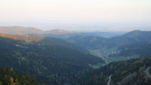 Dieses Bild zeigt eine Webcam-Aufnahme vom Achertal, aufgenommen am Montag, den 20.04.2026 um 07:00 Uhr. Die Temperatur betrug 4.9°C.