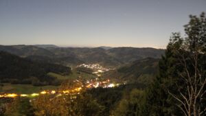 Dieses Bild zeigt eine Webcam-Aufnahme vom Achertal, aufgenommen am Freitag, den 30.10.2026 um 02:00 Uhr. Die Temperatur betrug 4.8°C.