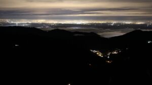 Dieses Bild zeigt eine Webcam-Aufnahme vom Achertal, aufgenommen am Sonntag, den 30.11.2025 um 05:50 Uhr. Die Temperatur betrug 5.4°C.