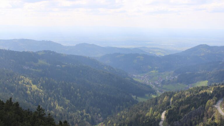 Dieses Bild zeigt eine Webcam-Aufnahme vom Achertal, aufgenommen am Sonntag, den 19.04.2026 um 16:10 Uhr. Die Temperatur betrug 8.1°C.