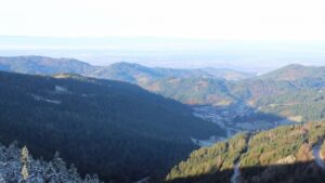 Dieses Bild zeigt eine Webcam-Aufnahme vom Achertal, aufgenommen am Montag, den 01.12.2025 um 09:40 Uhr. Die Temperatur betrug 2.1°C.