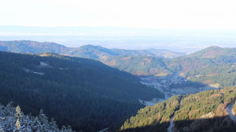 Dieses Bild zeigt eine Webcam-Aufnahme vom Achertal, aufgenommen am Montag, den 01.12.2025 um 09:40 Uhr. Die Temperatur betrug 2.1°C.