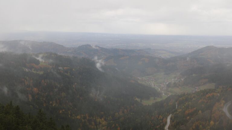 Dieses Bild zeigt eine Webcam-Aufnahme vom Achertal, aufgenommen am Donnerstag, den 23.10.2025 um 11:20 Uhr. Die Temperatur betrug 6.3°C.