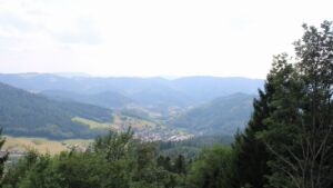 Dieses Bild zeigt eine Webcam-Aufnahme vom Achertal, aufgenommen am Samstag, den 01.08.2026 um 16:10 Uhr. Die Temperatur betrug 28.8°C.