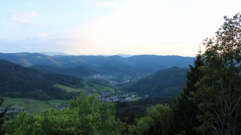 Dieses Bild zeigt eine Webcam-Aufnahme vom Achertal, aufgenommen am Freitag, den 15.05.2026 um 19:50 Uhr. Die Temperatur betrug 8.3°C.