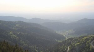 Dieses Bild zeigt eine Webcam-Aufnahme vom Achertal, aufgenommen am Montag, den 27.04.2026 um 19:30 Uhr. Die Temperatur betrug 13.2°C.